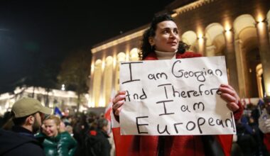 Sakartvele tūkstančiai žmonių surengė proeuropietišką protestą