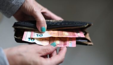 Kiekvieną mėnesį darbdaviai privalo jums mokėti ne tik algą: štai kada grės bauda