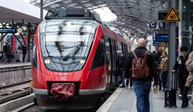 Hamburge traukinio pervažiuotas vyras liko gyvas