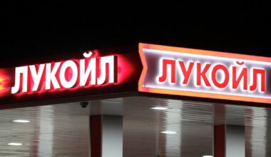 Po JAV sankcijų „Lukoil“ – vienai ES šaliai degalų liko vos mėnesiui