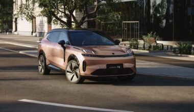 „Lietuvos metų automobilis 2026“ dalyvis: didžiausią atstumą elektra nuvažiuojantis hibridas „Lynk & Co 08“