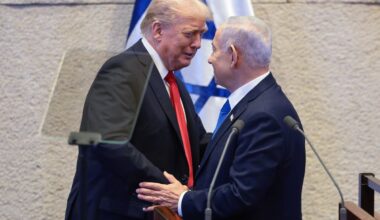 Trumpas oficialiai paprašė Izraelio prezidento suteikti malonę Netanyahu