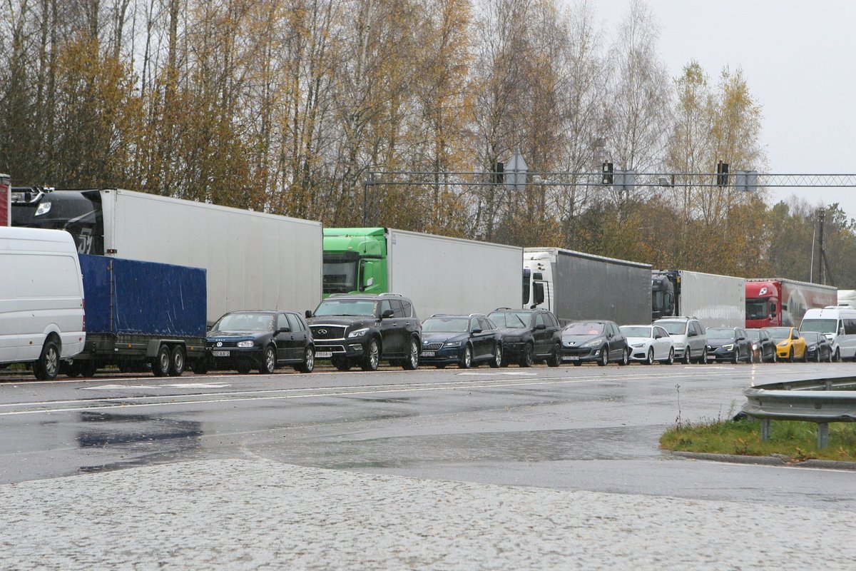 „Linavos“ viceprezidentas: dėl užstrigusių vilkikų vežėjai Baltarusijai jau sumokėjo 5 mln. eurų