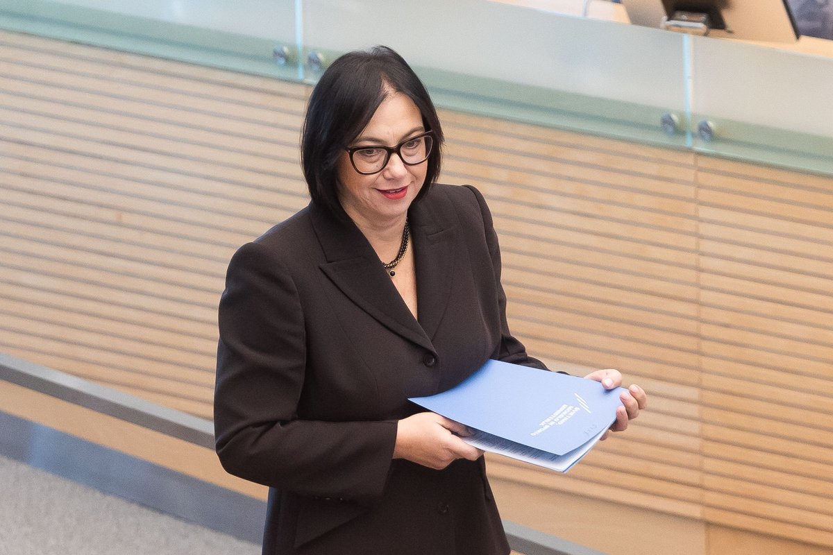 Popovienė ieškos sutarimo su Navicko profsąjunga