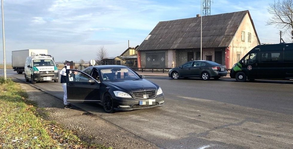 VSAT sustabdytas automobilis 