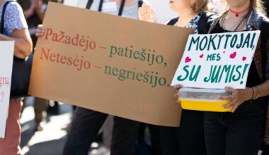 Oficialu: nuo kitų metų kils mokytojų atlyginimai