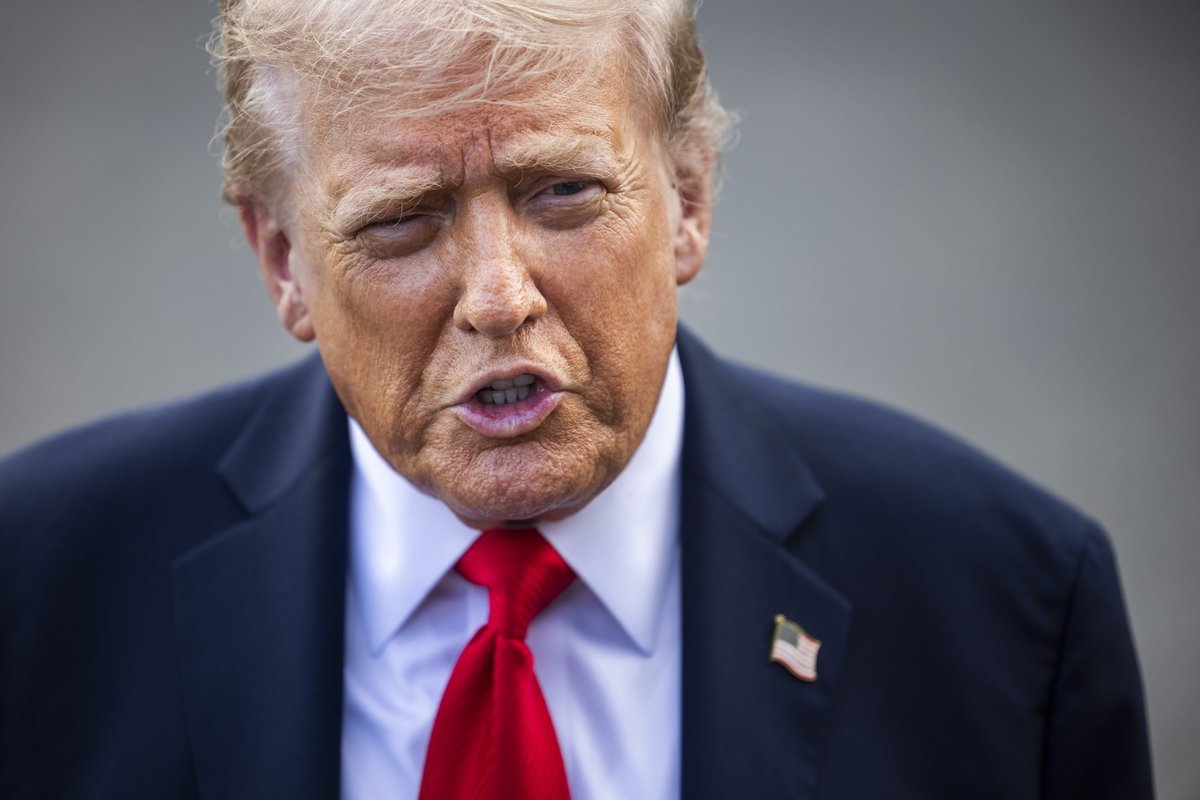 Trumpas užsiminė apie karinę intervenciją į vieną šalį