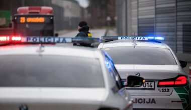 Per reidaą Vilniuje girtas vairuotojas darė pritūpimus