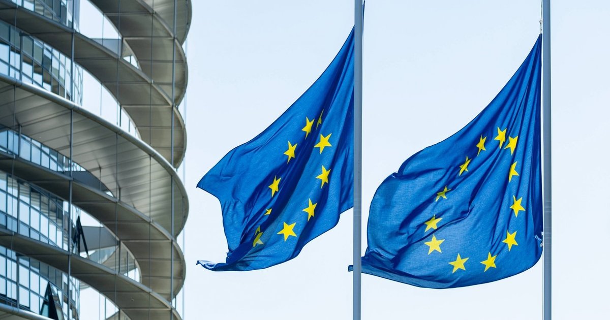 ES pramonės vadovas: Europa privalo gintis nuo Kinijos ir peržiūrėti benzininių variklių draudimą