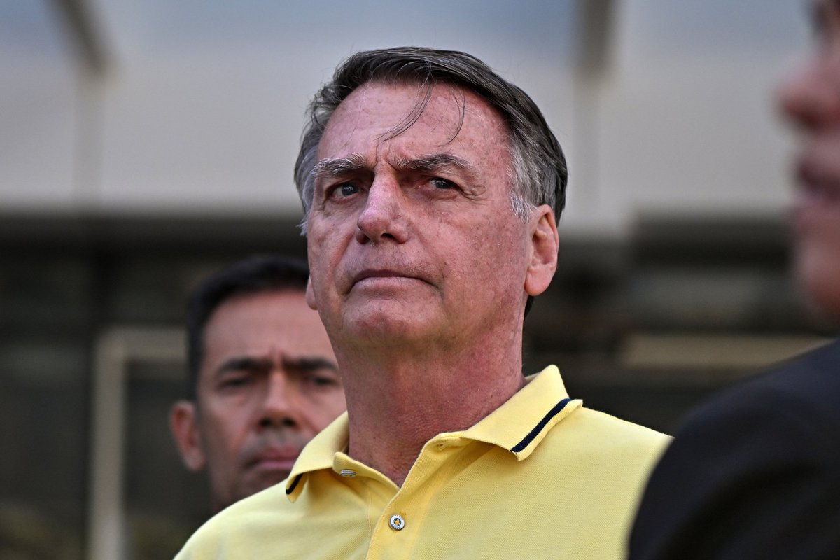 Bolsonaro aiškina apgadinęs apykoję lituokliu „iš smalsumo“