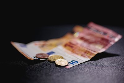 Pinigų iliustracijos