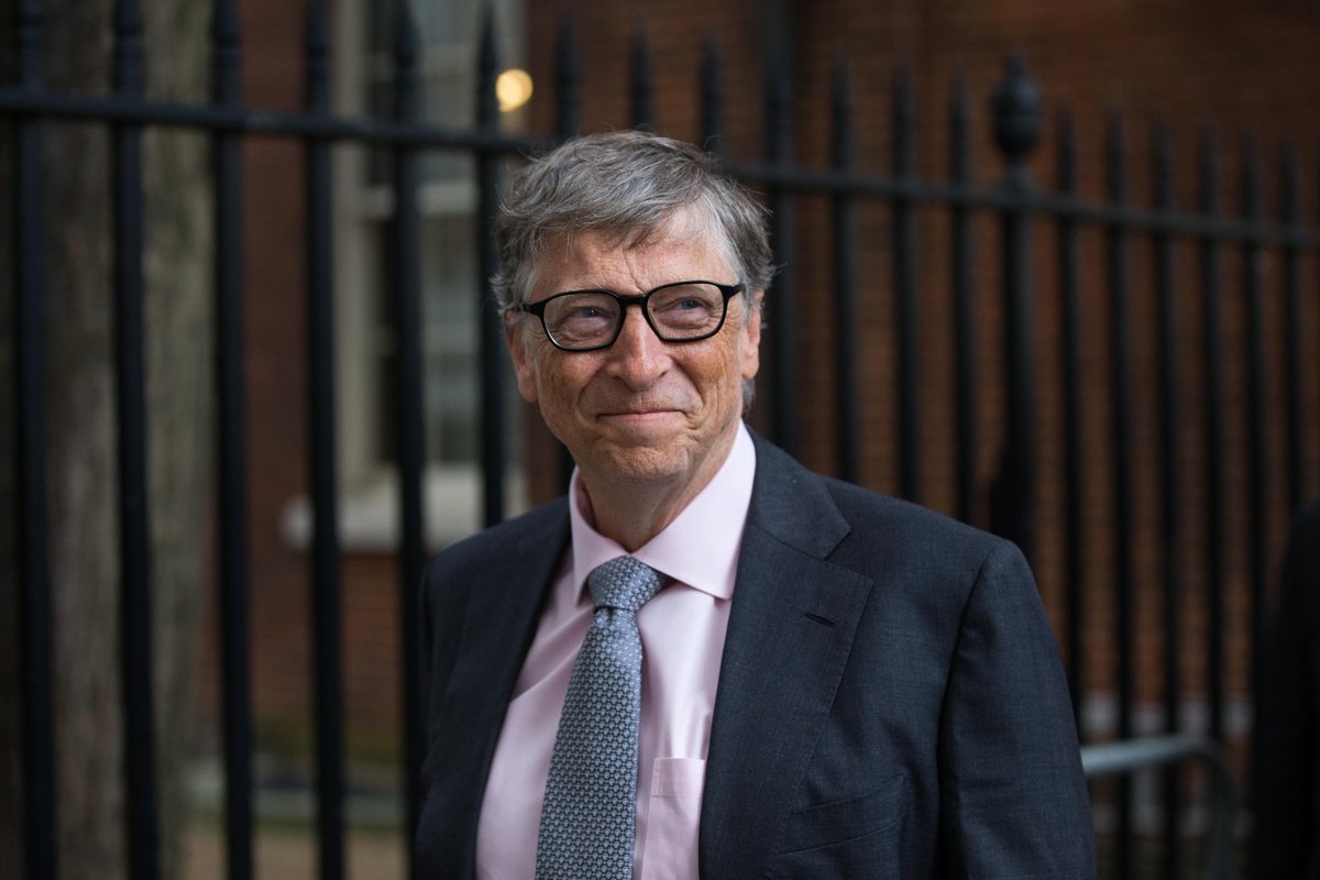Billas Gatesas įspėja apie dirbtinio intelekto burbulą