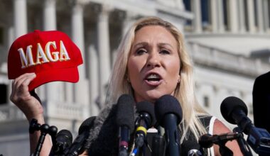 Su Trumpu susipykusi kongresmenė Greene atsistatydina