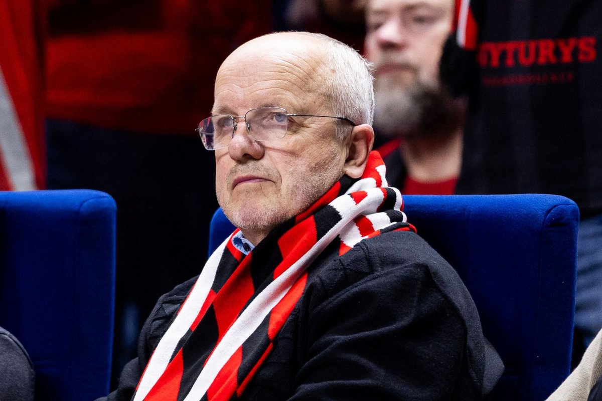 Krepšinio aistruolių akys – į klausimų sukėlusias Juozo Oleko nuotraukas: kviečia net balsuoti