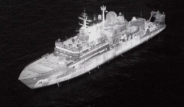 Dėl Rusijos karo laivo JK įspėjo Putiną