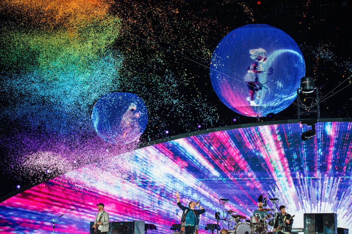 Lieja pyktį dėl siaubingo tribute grupės šou Rygoje: gavome „Coldplay“ iš „Temu“