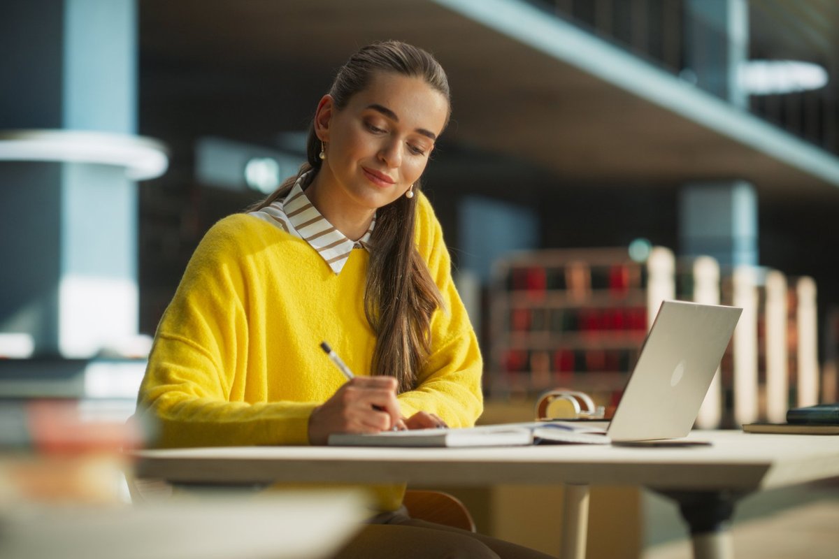 „Swedbank“ startuoja AIVA: naujasis DI įrankis padeda akimirksniu susigaudyti finansuose