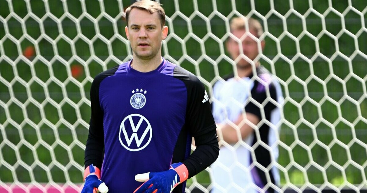 Manuelio Neuerio rankose - du pasiūlymai