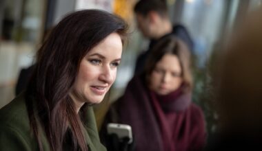 Ruginienė su statutiniais pareigūnais aptarė atlyginimus