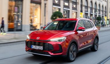 „Lietuvos metų automobilis 2026“ dalyvis: hibridinis „MG ZS“ krosoveris