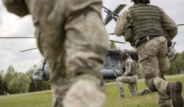 Politikai iš valdančiųjų pasiūlė mažinti gynybos biudžetą