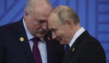 „Mes ne tik giminingi žmonės“: Lukašenka susitiko su Putinu ir pasiūlė, kur galėtų vykti derybos dėl Ukrainos