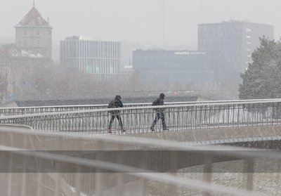 Pirmas gausesnis šių metų sniegas nubalino Kauną