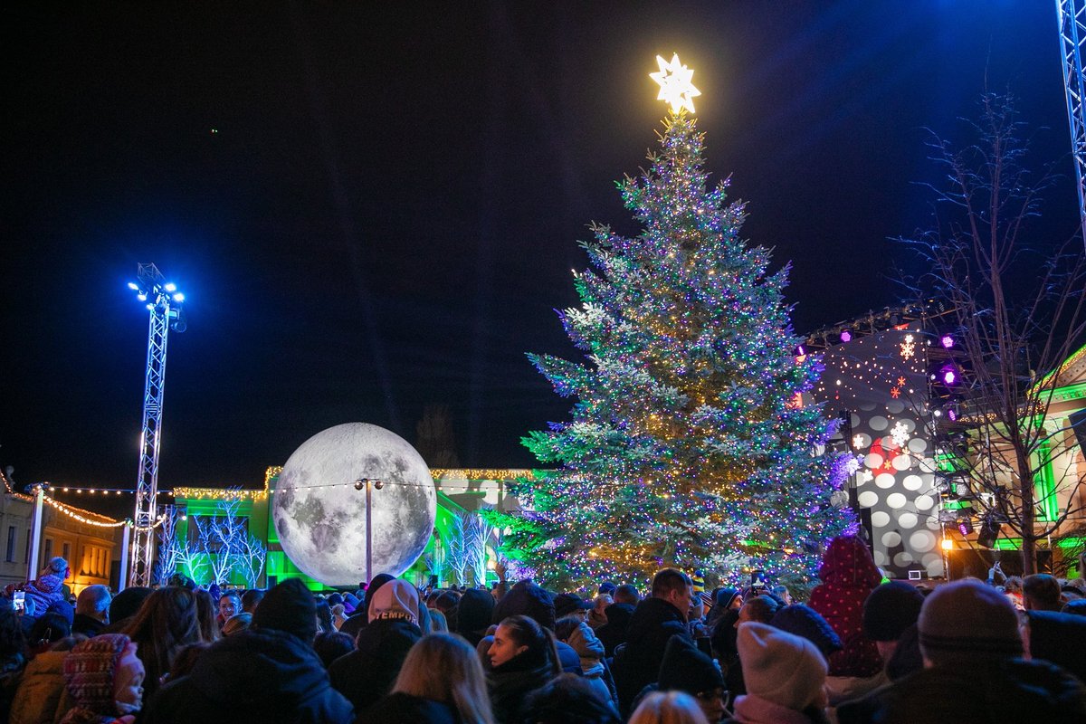 Klaipėdoje Šviesis Kalėdinis Žavesys: Nauji Papuošimai ir Dekoracijos