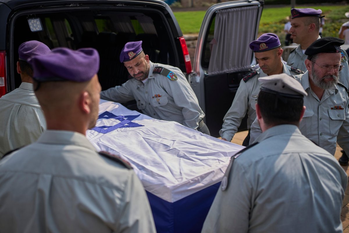 „Hamas“ perduotas įkaito kūnas identifikuotas kaip pagrobto kario