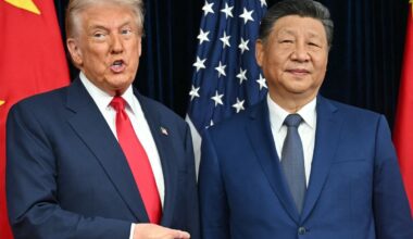 Susitikimą su Xi Jinpingu prisiminęs Trumpas prapliupo pašaipomis