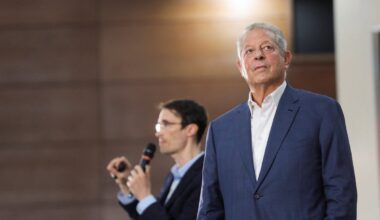 Buvęs JAV viceprezidentas: žmonės su dangumi elgiasi kaip su kanalizacija