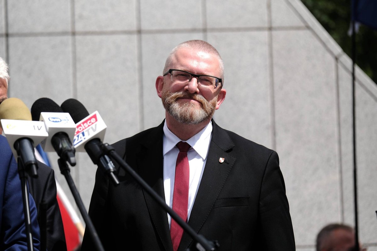 EP antrą kartą panaikino Lenkijos europarlamentaro neliečiamybę