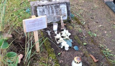 Vaizdas kapinėse sukėlė pyktį: taip mirusiųjų valdžia nebuvo „pagerbusi“ net sovietmečiu - Delfi