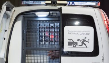 Raseinių rajone girtas ir „beteisis“ vairuotojas rėžėsi į „Bentley“