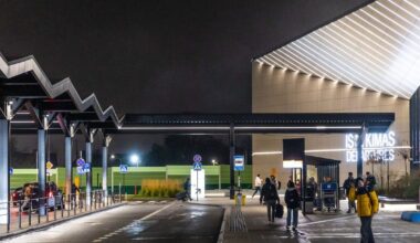 Naktinis chaosas Vilniaus oro uoste: vos atnaujinus skrydžius jie šiąnakt vėl buvo sustabdyti