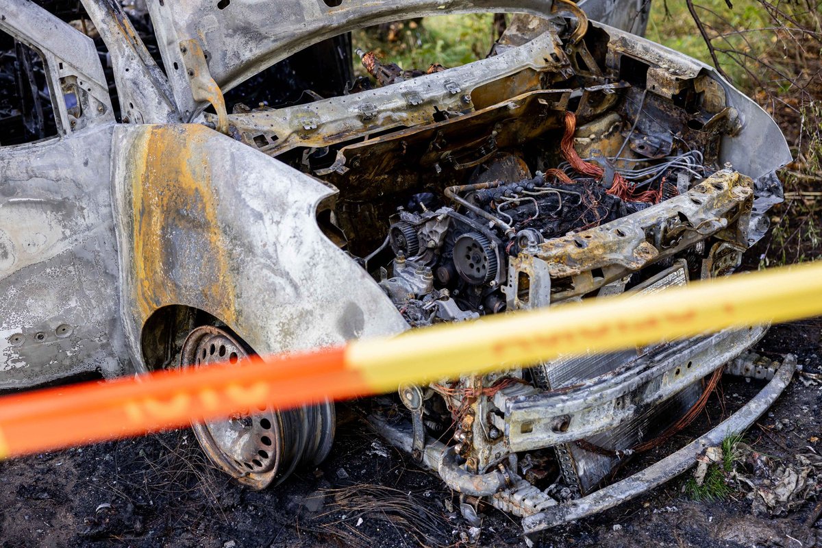 Raseinių rajone padegti 7 policijos sulaikyti automobiliai