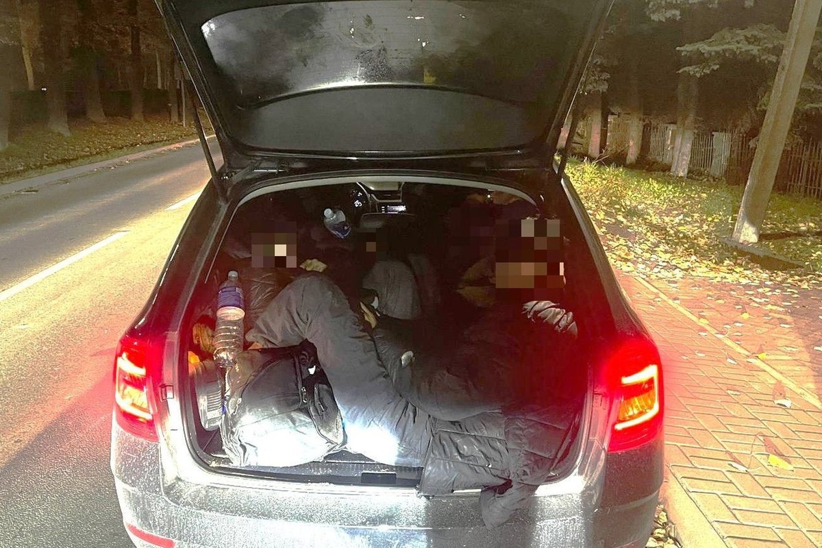 Tauragiškis automobilyje gabeno septynis neteisėtus migrantus