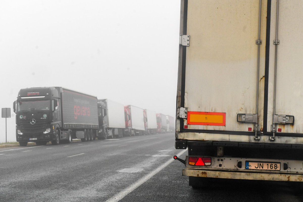 „Linava“: Baltarusija neišleidžia ten vis dar užstrigusių vilkikų