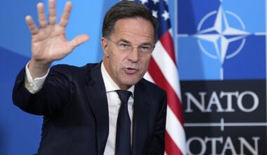 Karas Ukrainoje. Rutte perspėjo Putiną: branduolinio karo niekada nelaimėsi - Delfi