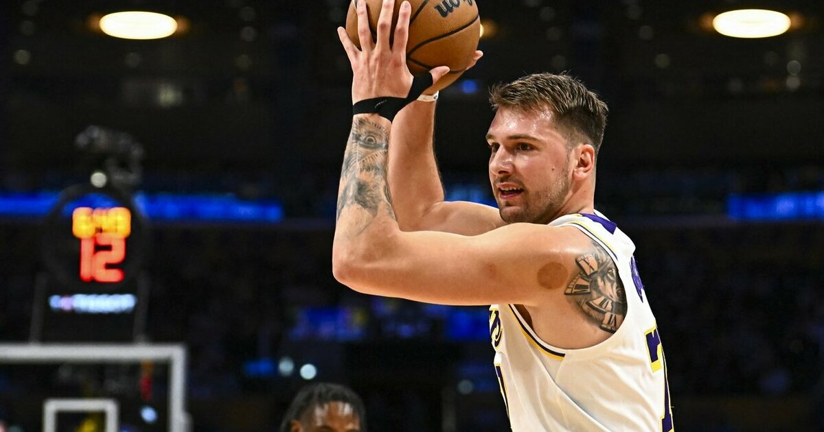 Dončičiaus vedama „Lakers“ įveikė Jakučionio komandą