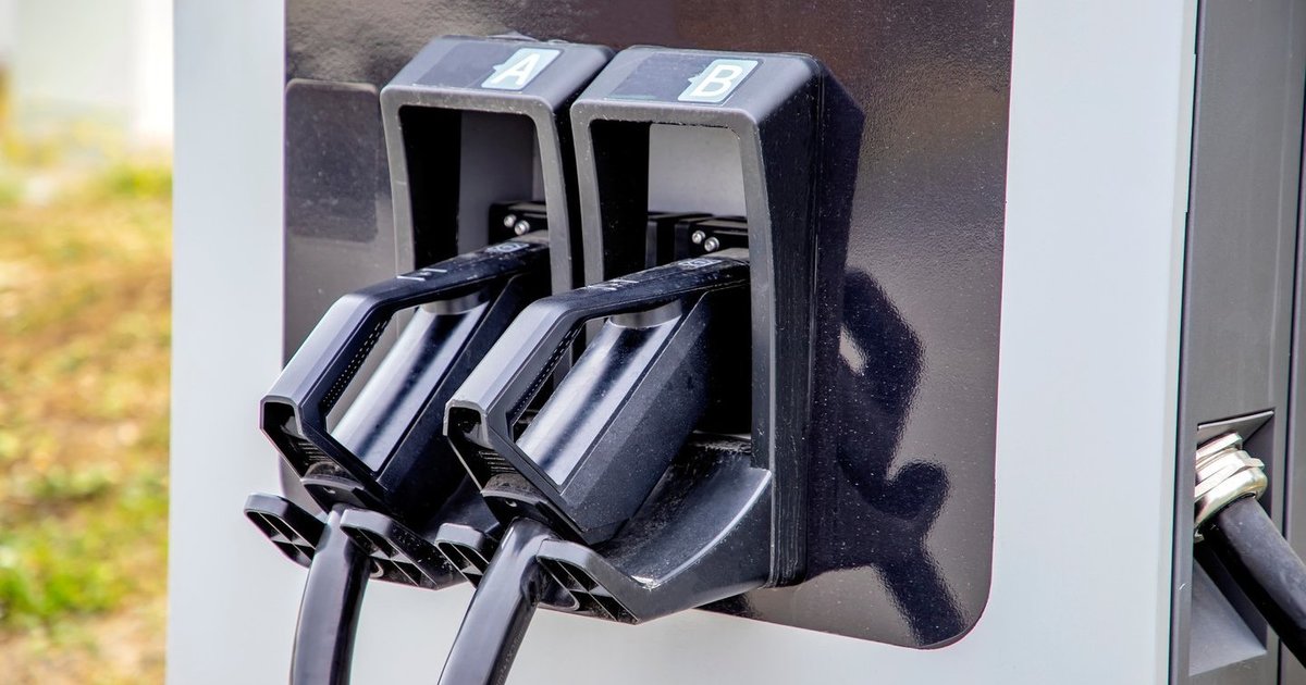 „Mercedes-Benz“ atsakas į lėtą įkrovimą: bateriją įkraus greičiau nei įsipilsite tradicinių degalų?