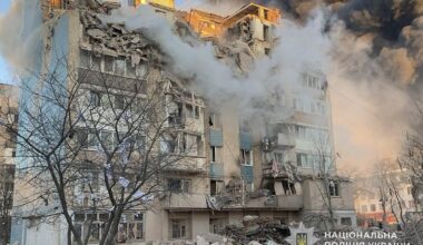 Karas Ukrainoje. Po vieno kruviniausių rusų išpuolių Ternopilyje vis dar ieškoma dingusių žmonių - Delfi