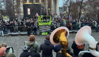 Kultūros asamblėjos mitingas užbaigtas muzikiniu traktorių pasirodymu