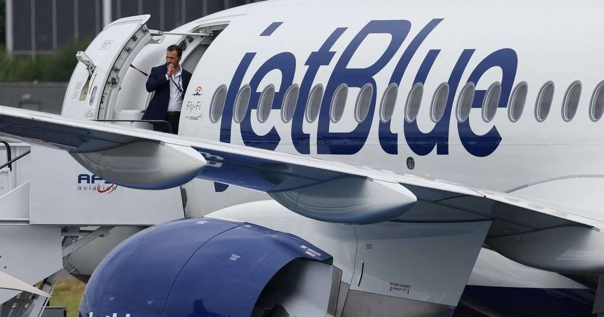 Pilotas ėmė šauktis pagalbos: lėktuvas ore staigiai smuktelėjo