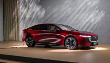 „Lietuvos metų automobilis 2026“ dalyvis: naują gamintojo kryptį demonstruojanti „Mazda 6e“