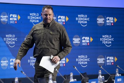 Po kovos su korupcija pareigūnų reidų Zelenskis atleido savo vyriausiąjį padėjėją