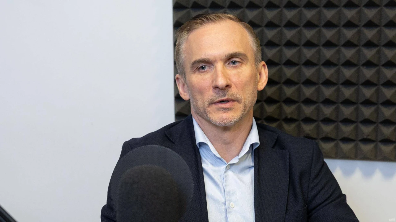 „Oro navigacijos“ vadovas: aviakompanijos supranta, kodėl stabdomas oro uostas, todėl nesidairo išėjimo - vz.lt