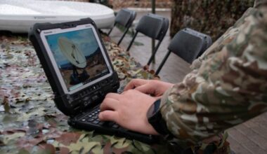 Lietuvos kariuomenėje parengti pirmieji kibernetinio ir ryšių saugumo NPPKT kariai