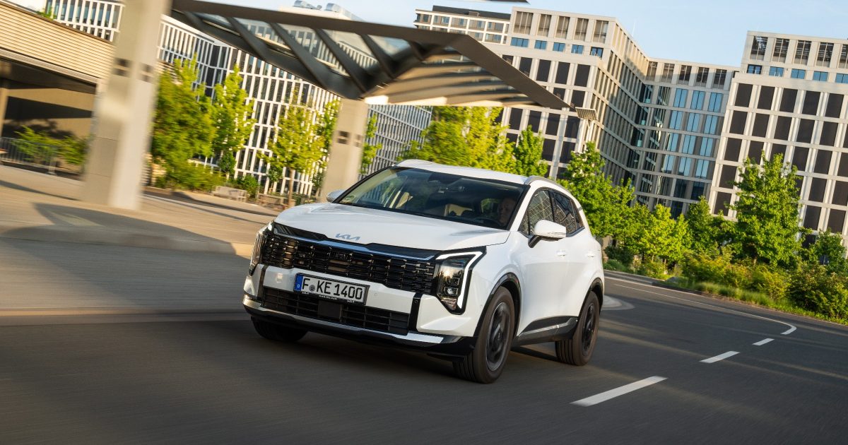 Nauja mada ar protingas sprendimas? Vis daugiau lietuvių renkasi įkraunamus hibridinius automobilius