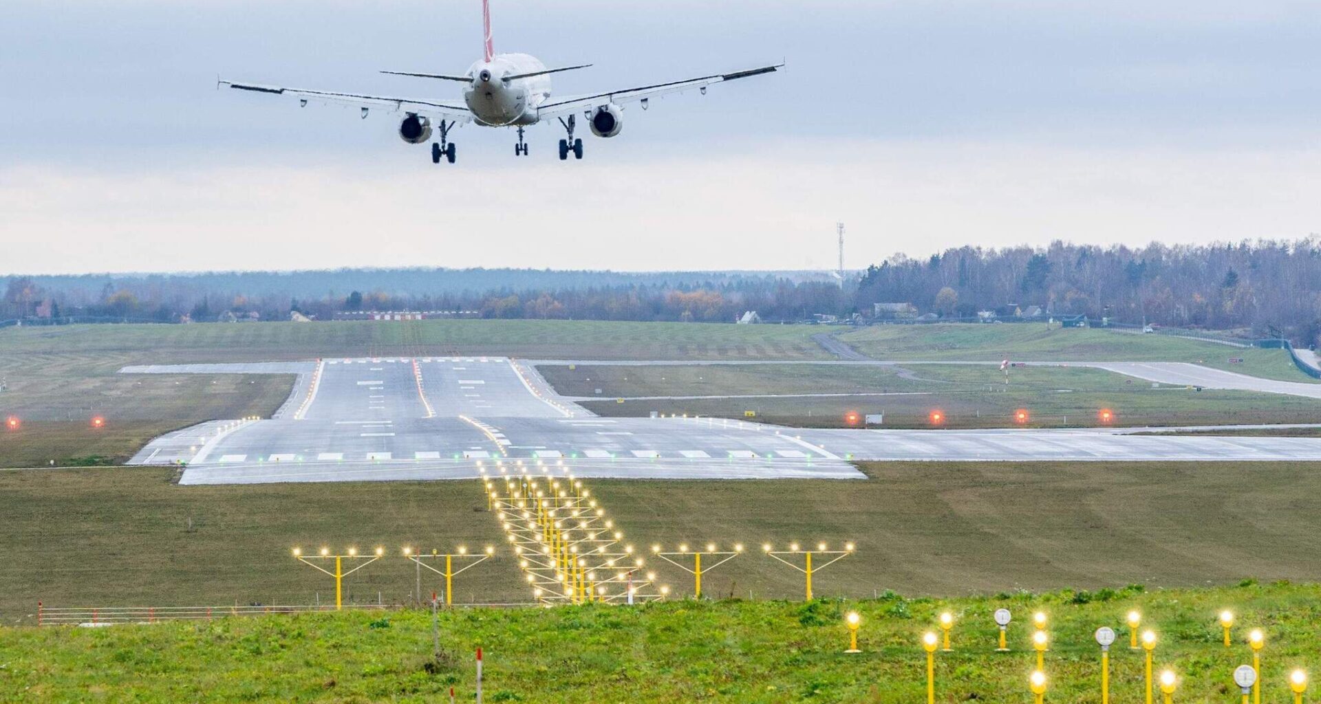 Dėl techninių problemų Vilniaus oro uoste negalėjo nusileisti lėktuvas